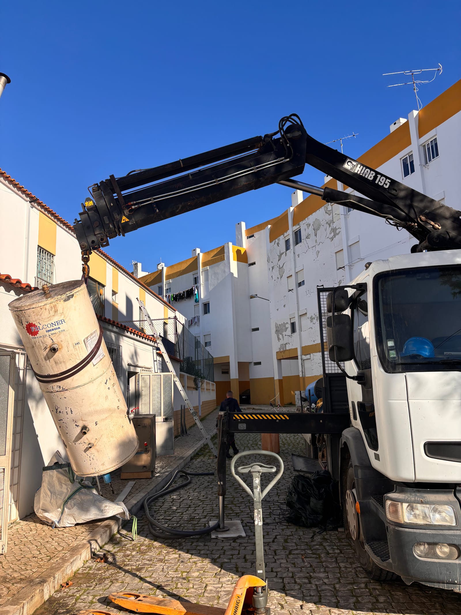 Durante — remoção dos equipamentos antigos